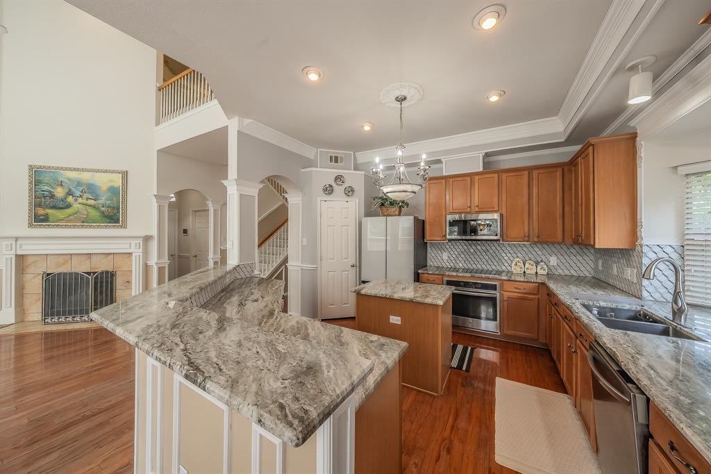 5549 Mountain Valley Dr, The Colony, TX 75056 photo