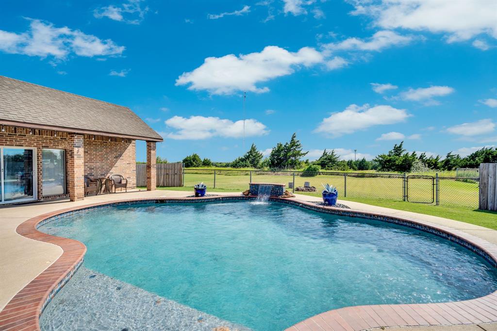 160 Berkshire Ln, Waxahachie, TX 75165 photo