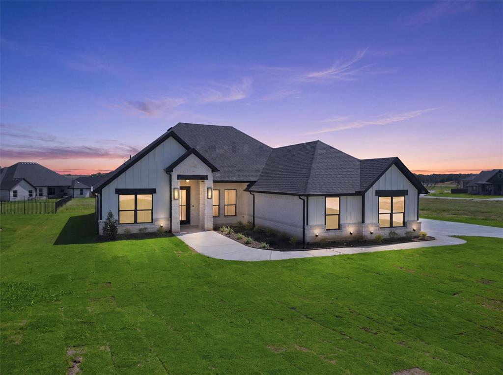 104 Hazlewood Ct, Granbury, TX 76049