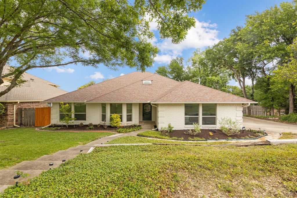 10112 Wandering Way St, Benbrook, TX 76126
