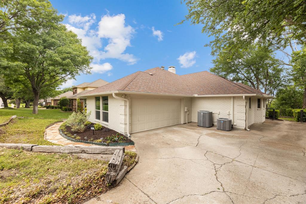 10112 Wandering Way St, Benbrook, TX 76126 photo