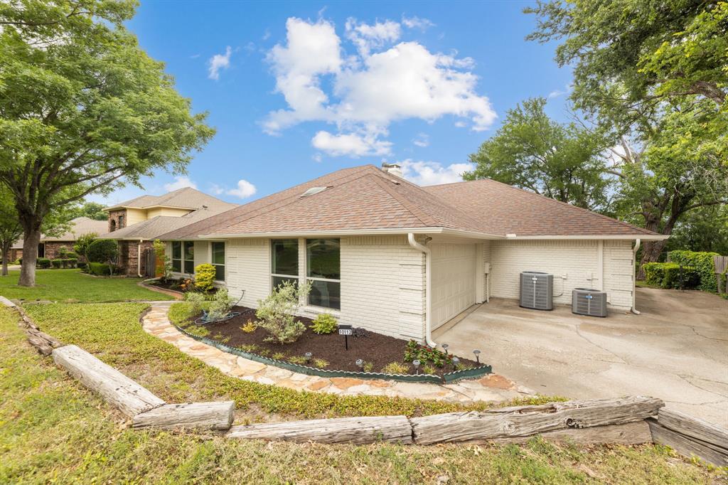 10112 Wandering Way St, Benbrook, TX 76126 photo
