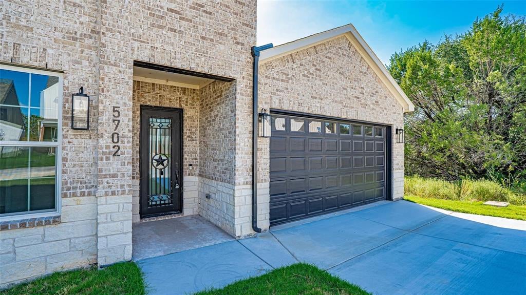 5702 Barkridge Dr, Granbury, TX 76048 photo