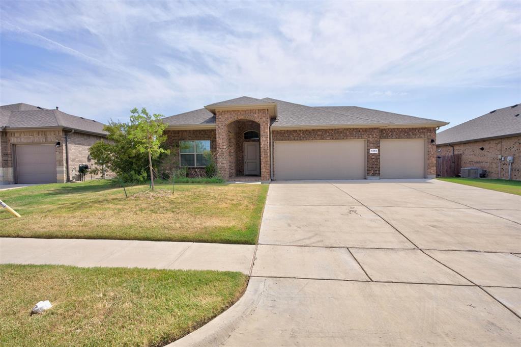 1203 Larkspur Ln, Cleburne, TX 76033