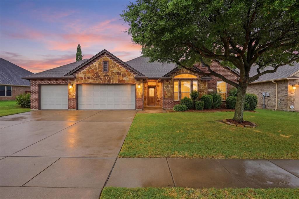 305 Delaware St, Burleson, TX 76028