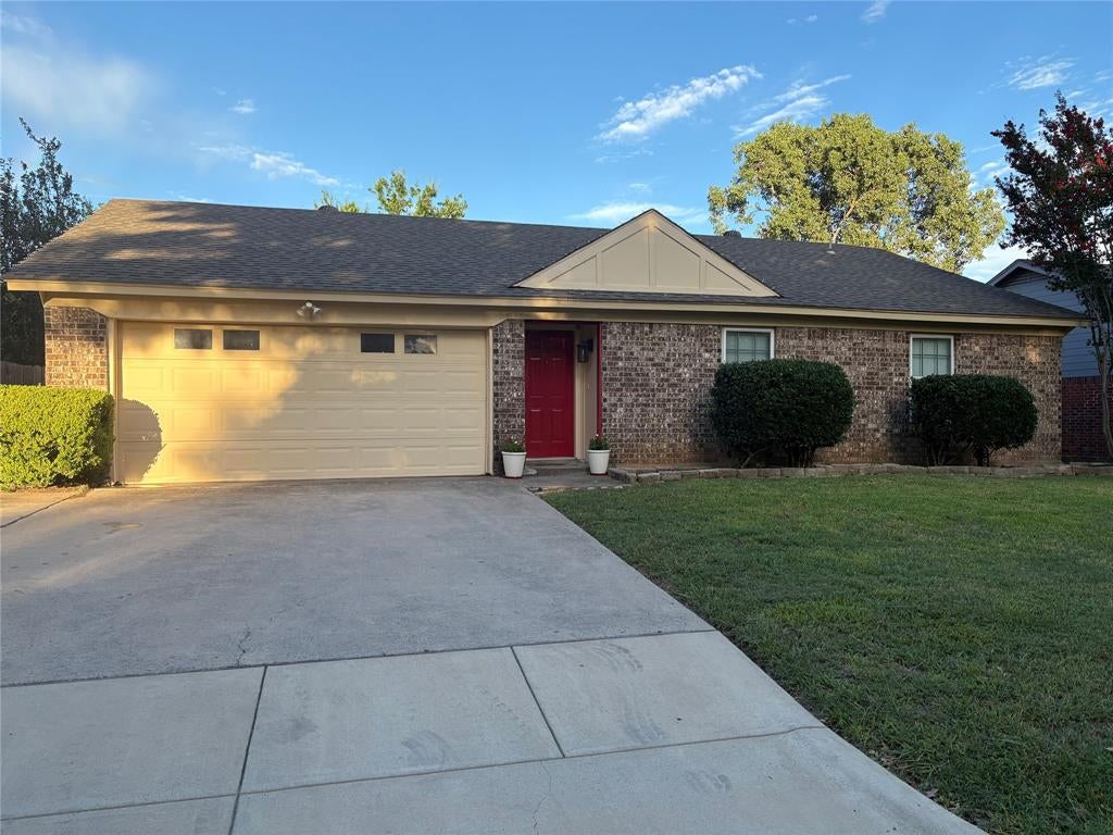 6309 Elm Spring Dr, Arlington, TX 76001