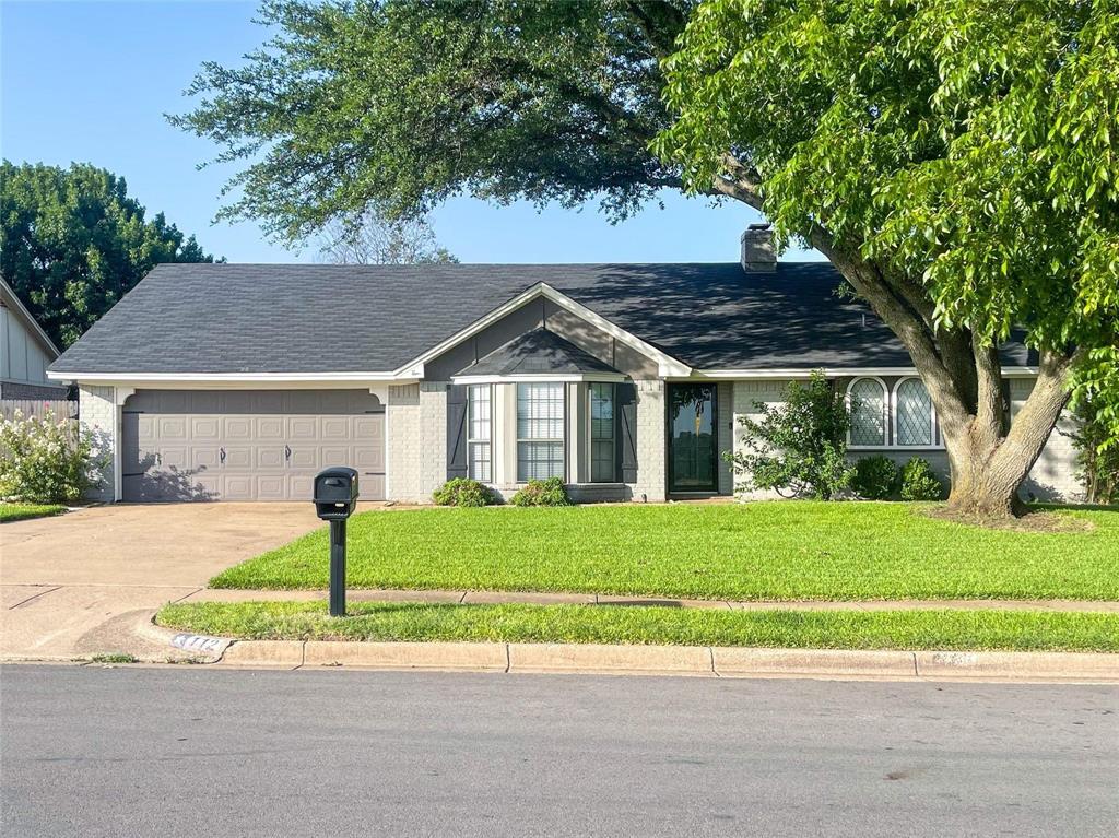 112 Overcrest Dr, Benbrook, TX 76126 photo