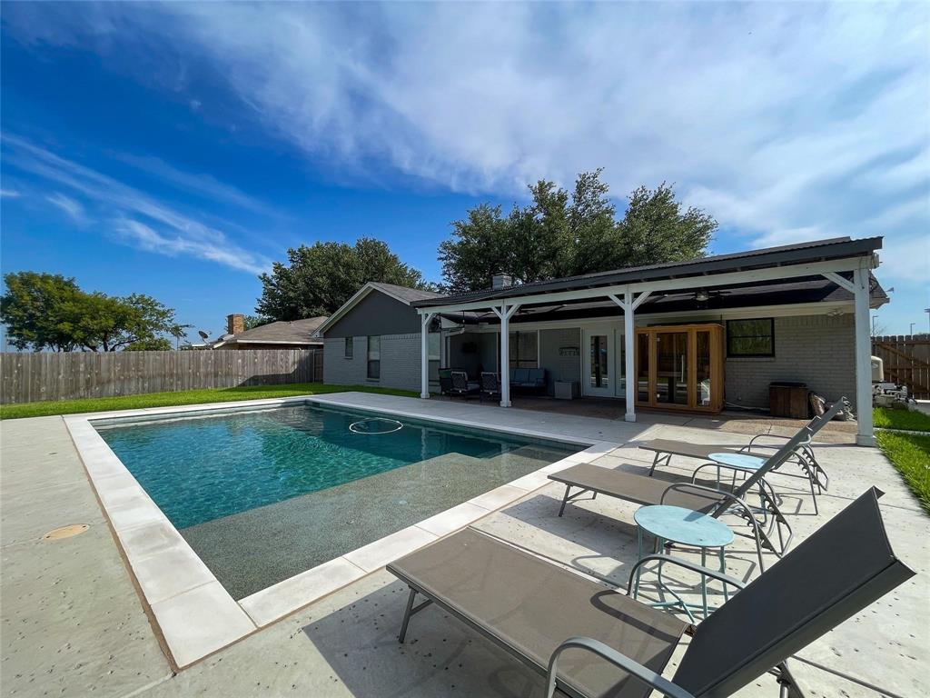 112 Overcrest Dr, Benbrook, TX 76126 photo