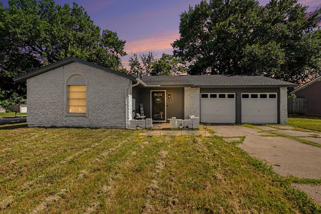 1608 Natches Dr, Arlington, TX 76014