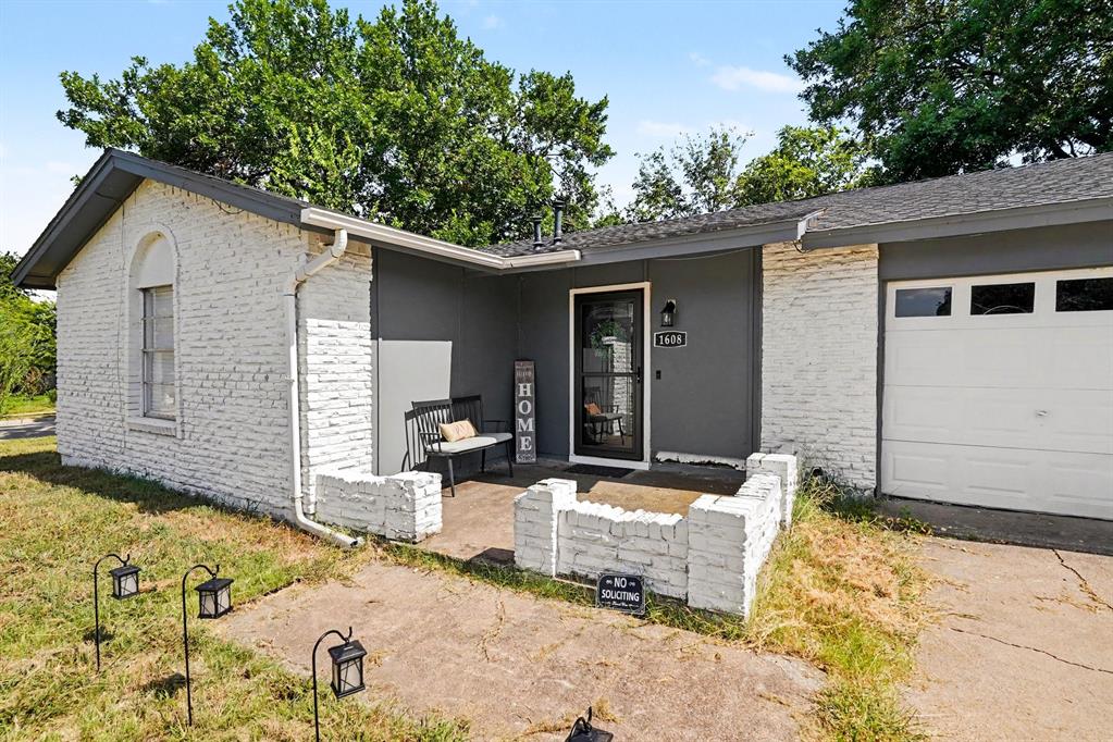 1608 Natches Dr, Arlington, TX 76014 photo