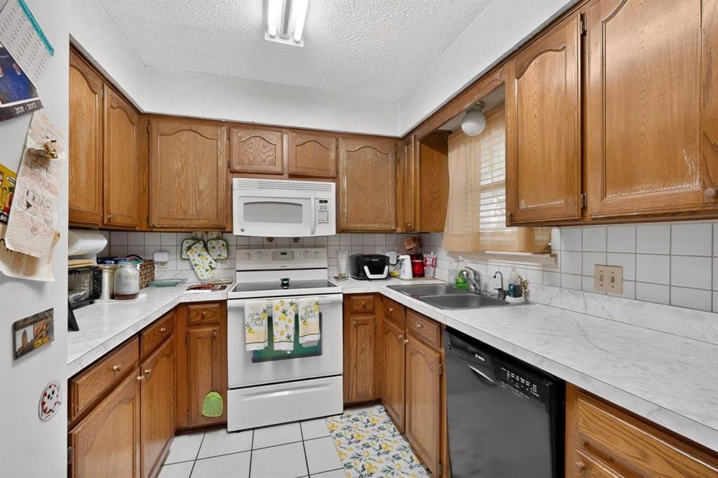 6403 Running Creek Dr, Arlington, TX 76001 photo