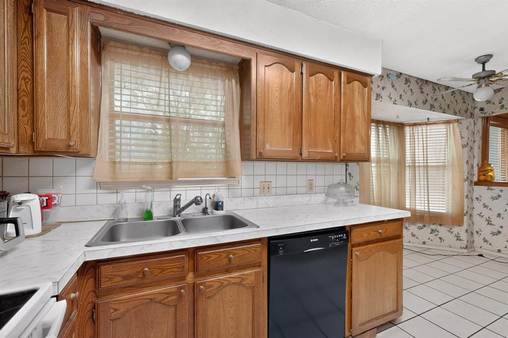 6403 Running Creek Dr, Arlington, TX 76001 photo