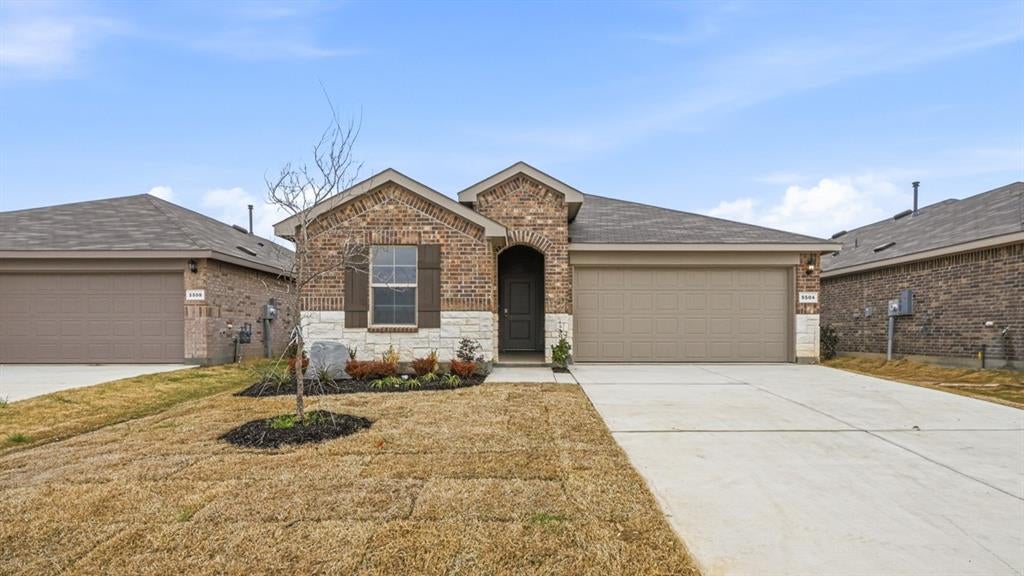 1908 Cherokee Ln, Cleburne, TX 76033