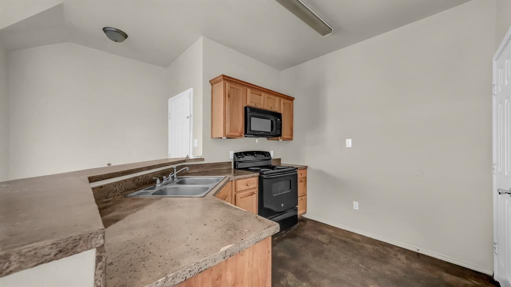 141 Lindas Creek Ln, Weatherford, TX 76088 photo
