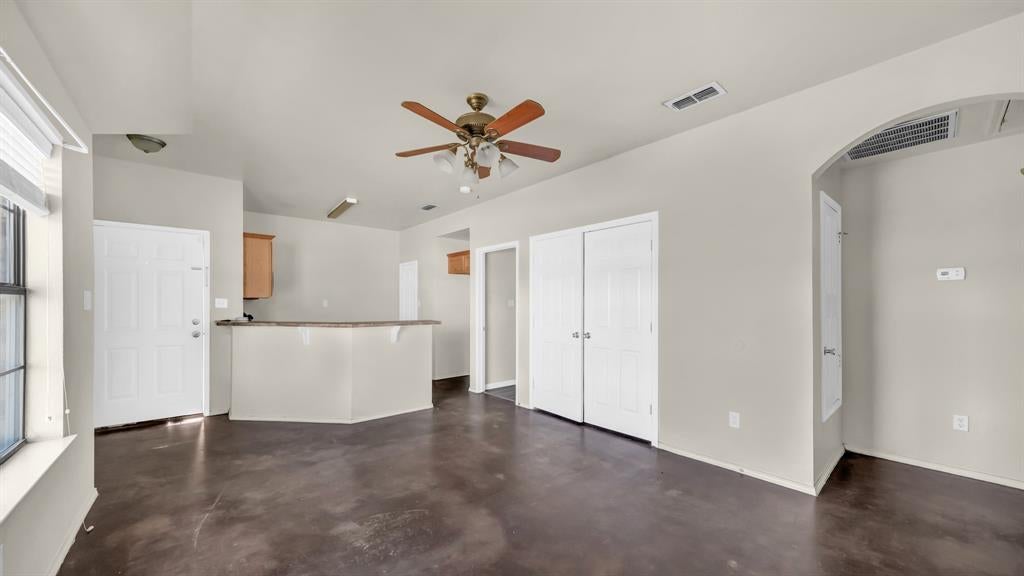 141 Lindas Creek Ln, Weatherford, TX 76088 photo