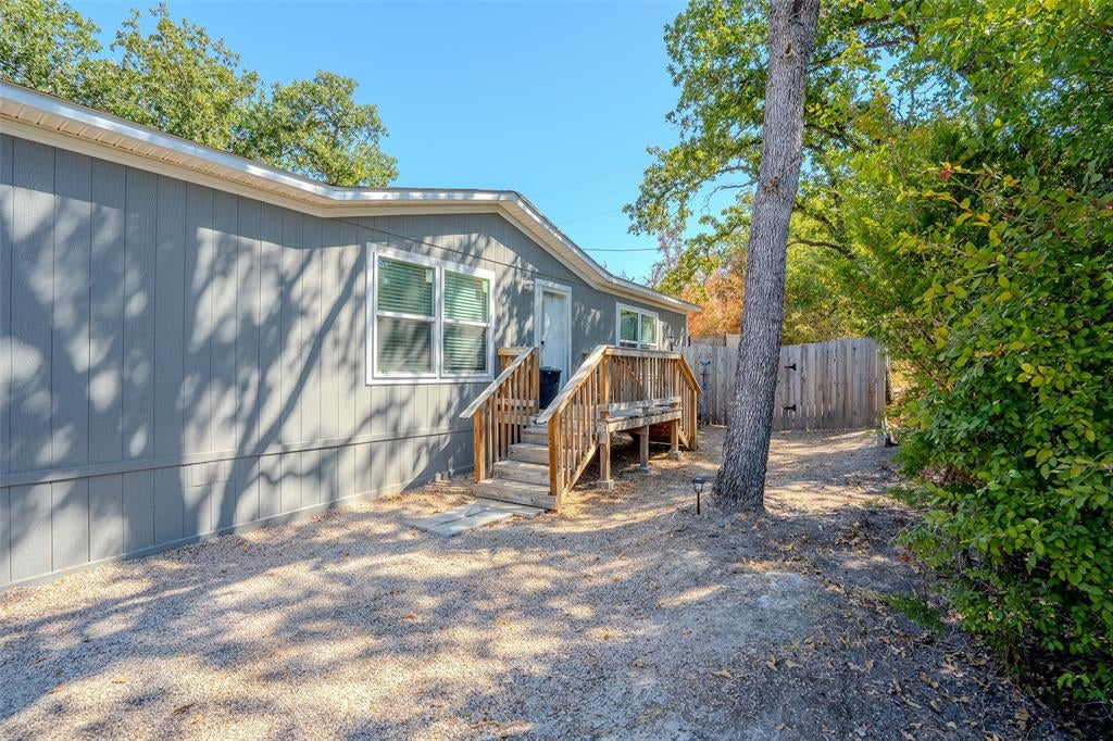 5913 Oklahoma Trl, Granbury, TX 76048