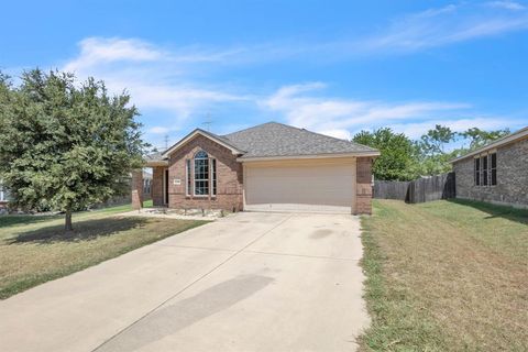Single Family Residence in Fort Worth TX 6329 Stone Lake Drive.jpg