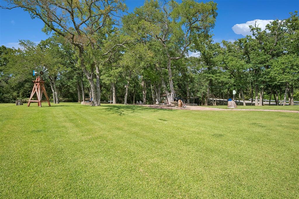 900 Coral Cv, Oak Point, TX 75068