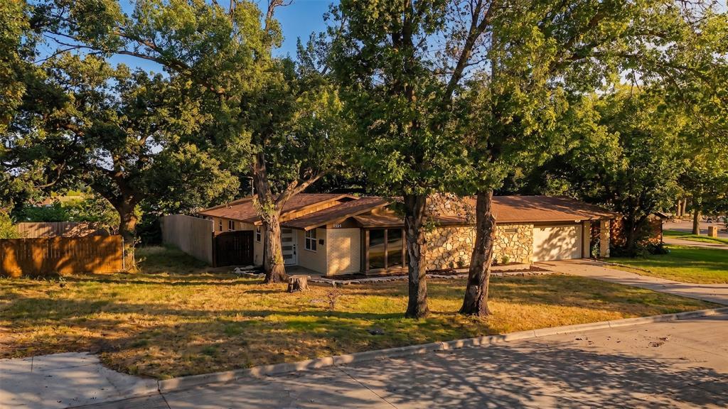 5144 Jennings Dr, North Richland Hills, TX 76180 photo