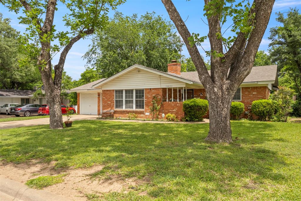 1021 Blue Lake, Fort Worth, TX 76103 photo