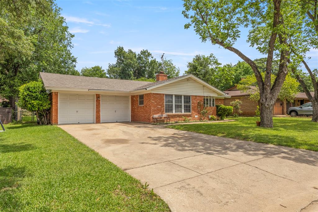 1021 Blue Lake, Fort Worth, TX 76103 photo
