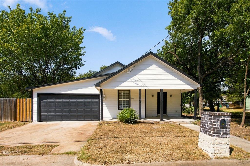 807 Wyatt St, Waxahachie, TX 75165