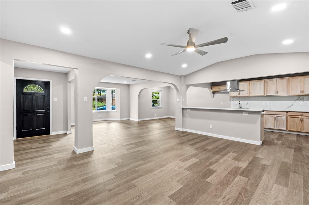 702 Austrian Rd, Grand Prairie, TX 75050