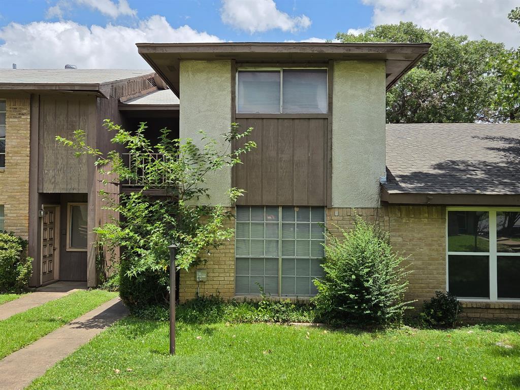 1402 Carrier Pkwy, Grand Prairie, TX 75051