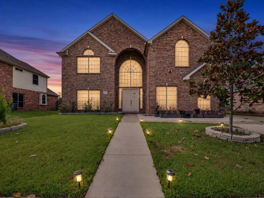 2811 Gillespie Ln, Grand Prairie, TX 75052