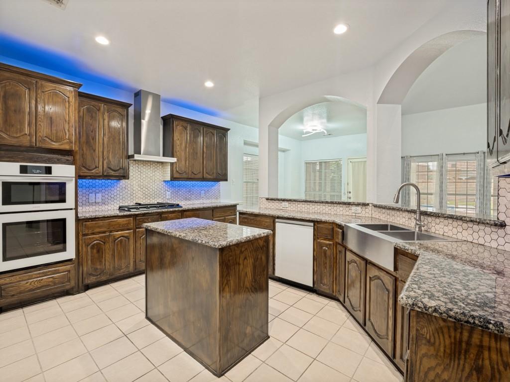 2811 Gillespie Ln, Grand Prairie, TX 75052 photo