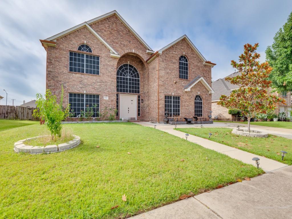 2811 Gillespie Ln, Grand Prairie, TX 75052 photo