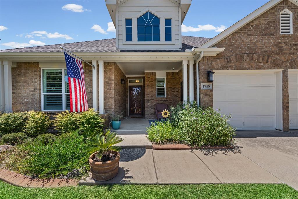 1759 Hidden Brook Dr, Grand Prairie, TX 75050