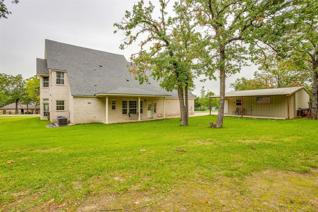 263 Oak Creek Cir, Springtown, TX 76082 photo