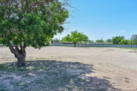 Business in Eden TX 903 W Broadway.jpg