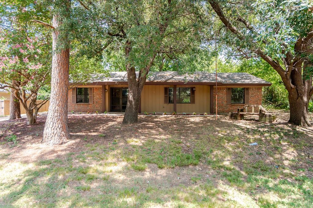 611 Cain St, Lake Dallas, TX 75065