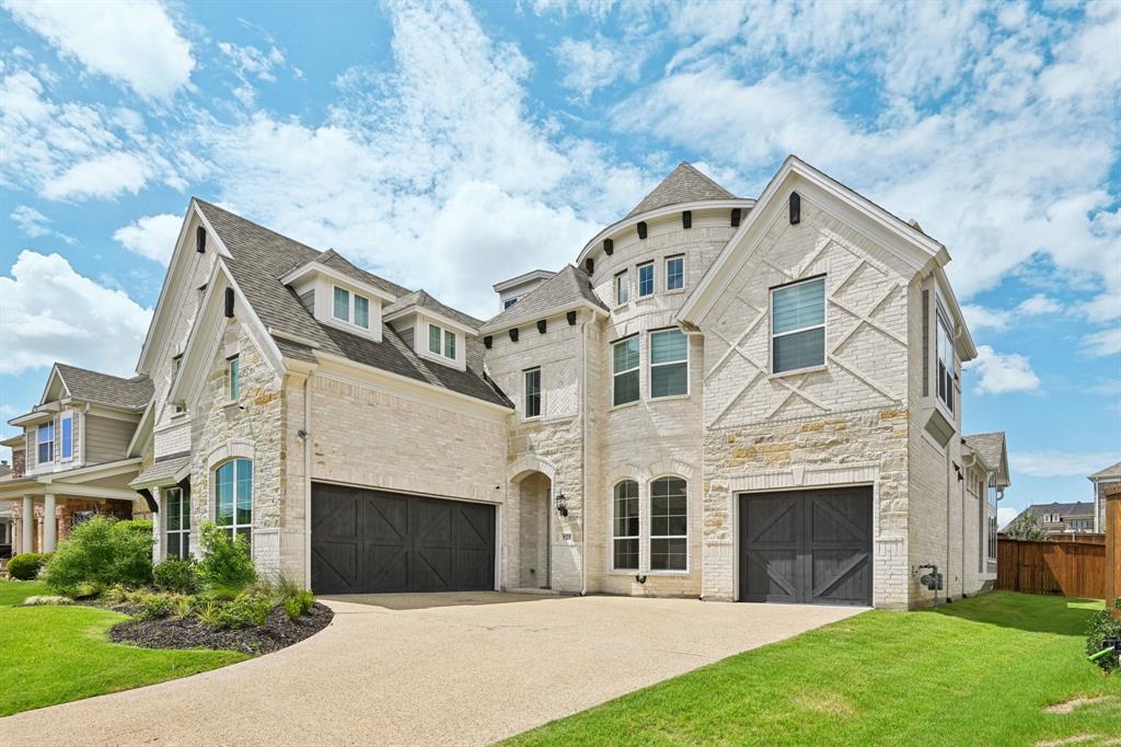 925 Oglethorpe Ln, Savannah, TX 76227