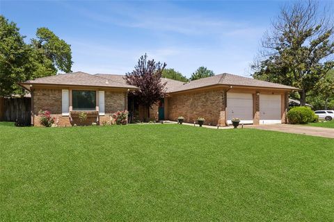 Single Family Residence in Arlington TX 4922 Stage Line Drive.jpg