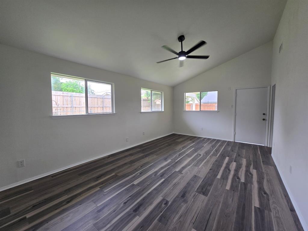 614 W Grenoble Dr, Grand Prairie, TX 75052 photo