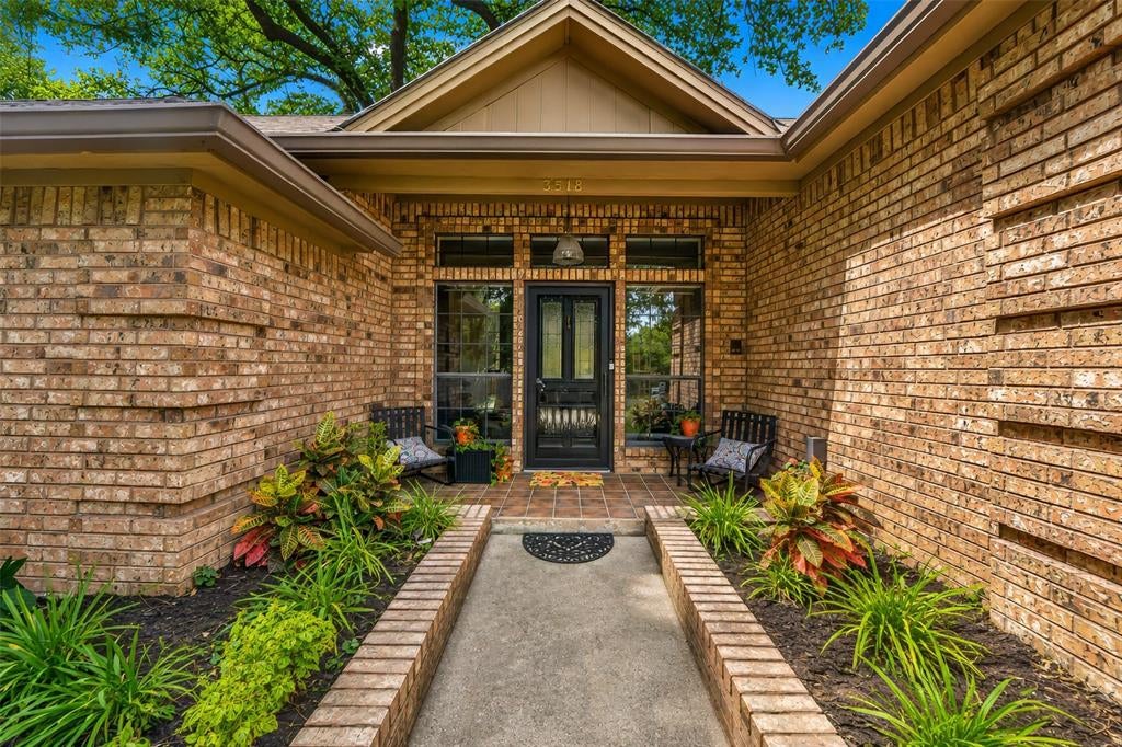 3518 Edgehill St, Grapevine, TX 76051