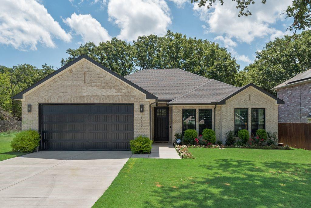 112 Indian Oaks Trl, West Tawakoni, TX 75474