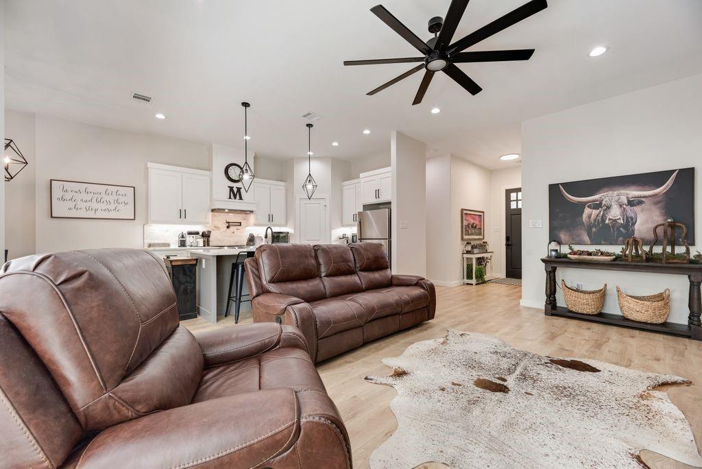 112 Indian Oaks Trl, West Tawakoni, TX 75474 photo