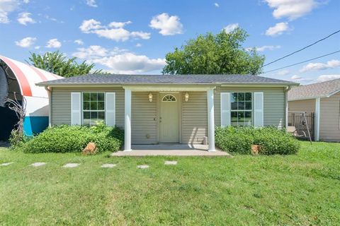 Single Family Residence in White Settlement TX 7804 Tacoma Drive.jpg