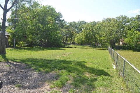 Single Family Residence in Azle TX 372 Shoreline Drive 13.jpg