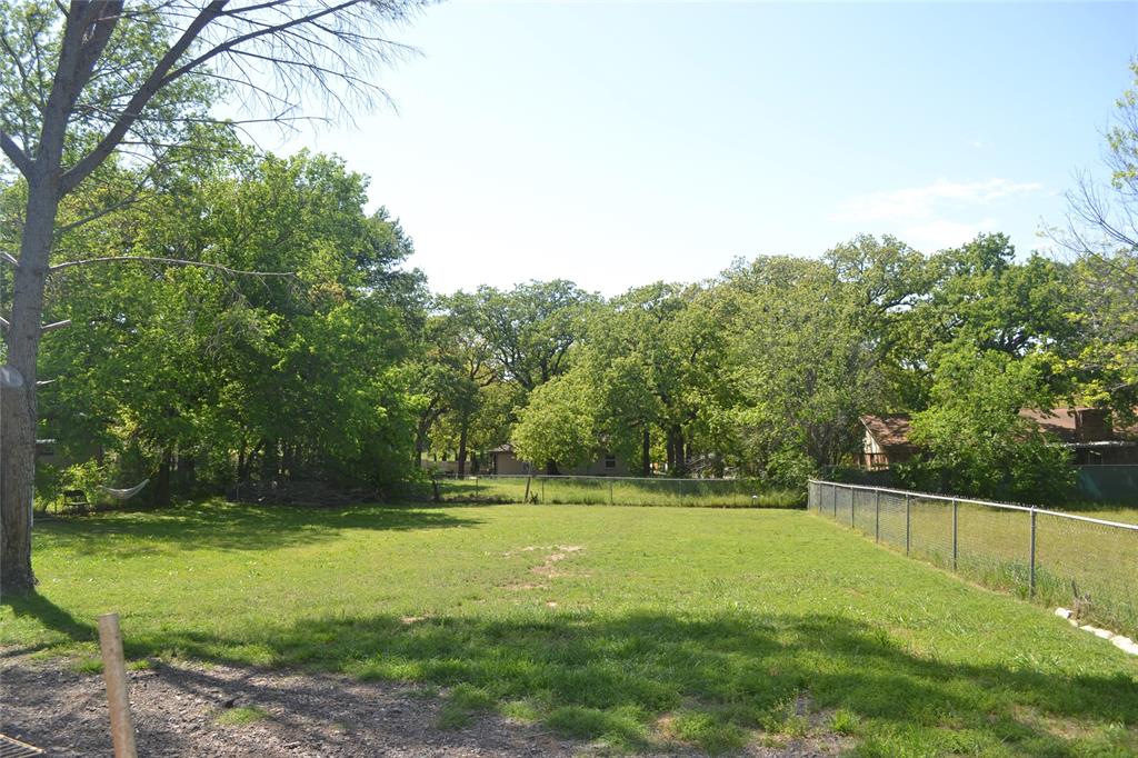Single Family Residence in Azle TX 372 Shoreline Drive 15.jpg