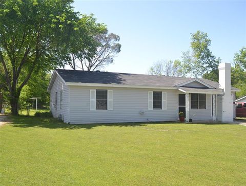 Single Family Residence in Azle TX 372 Shoreline Drive.jpg