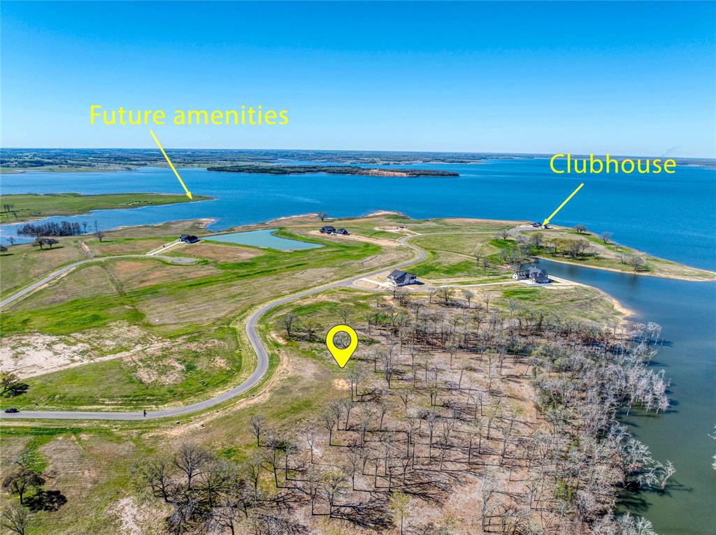470 Peninsula Dr, Honey Grove, TX 75446