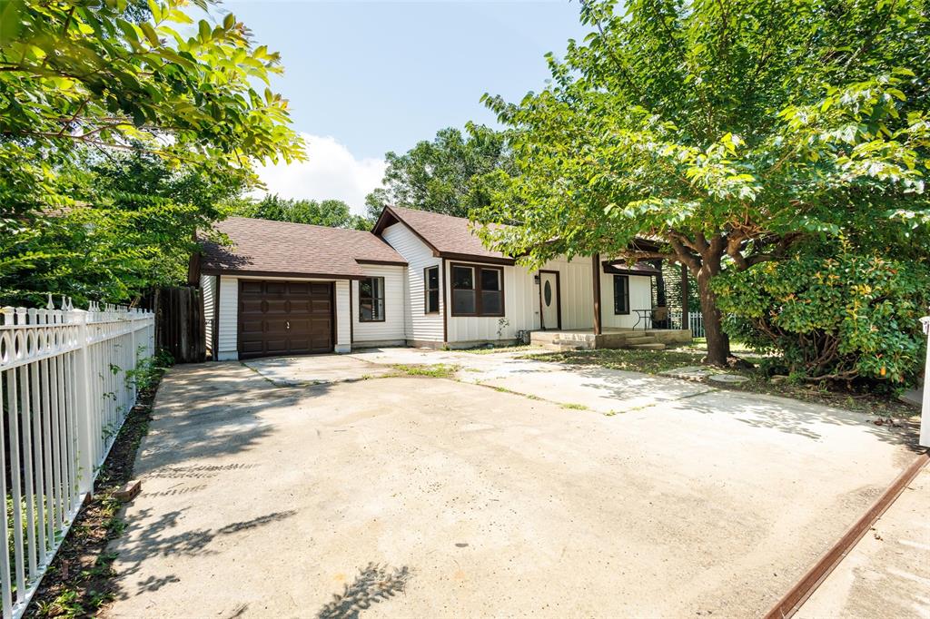 305 Hensley Dr, Grand Prairie, TX 75050 photo