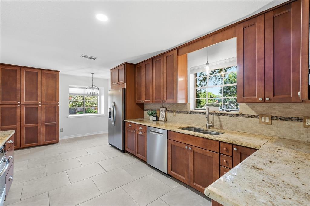 1614 Crested Butte Dr, Lewisville, TX 75077 photo