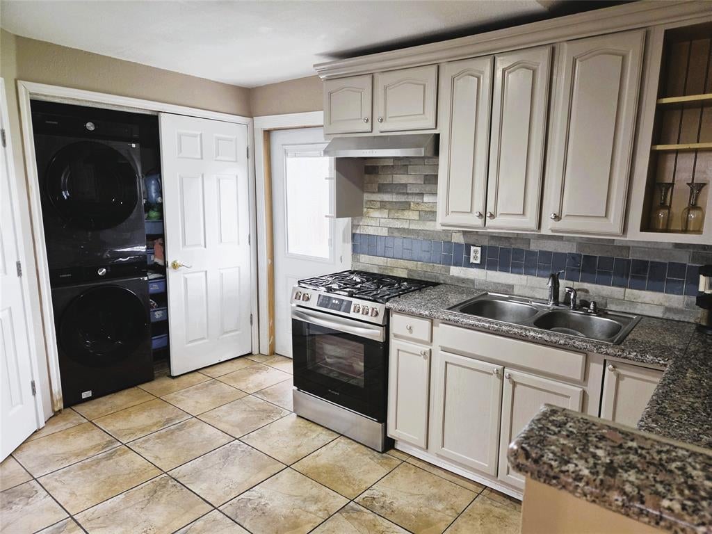 13973 Bee St, Farmers Branch, TX 75234 photo