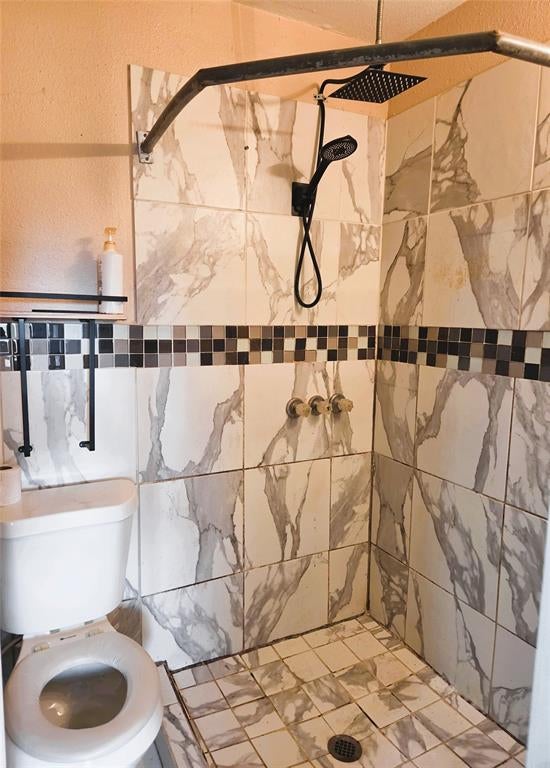13973 Bee St, Farmers Branch, TX 75234 photo